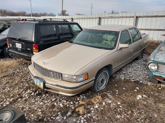 D25 1994 CADILLAC DEVILLE 1G6KD52B9RU213384 TAN Abandoned