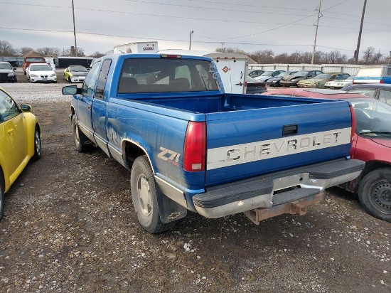 D47 1997 CHEVROLET K1500 1GCEK19R3VE228480 BLUE Accident