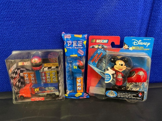 Candy Dispenser/Mickey Bobblehead