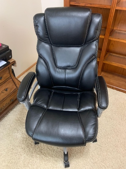 Slightly used leather office chair adjustable. Like new