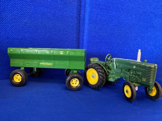 John Deere Tractor/Wagon