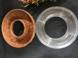 Wreath basket with divider and wreath