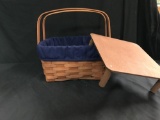Cake basket with riser and liner