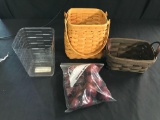 Small baskets with apples and protectors