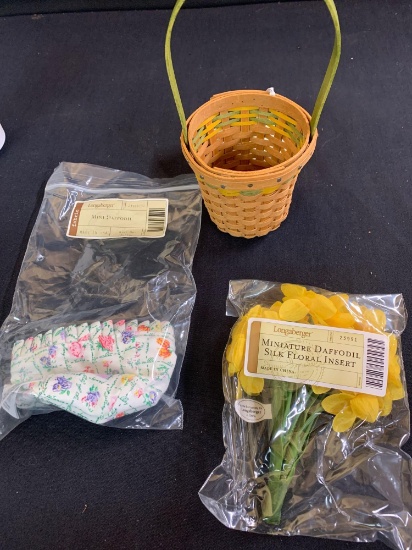 May series miniature daffodil basket With flowers and liner