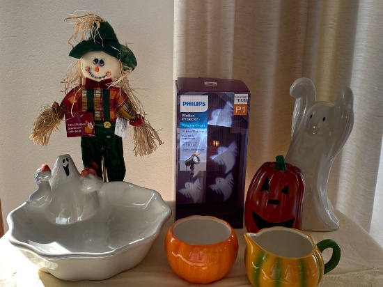 Motion projector of rotating goes, and other Halloween dishes and figurines