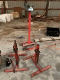 Portable light and hydraulic jacks on stands