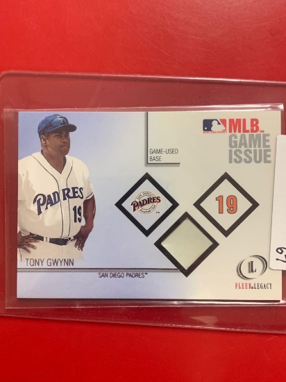 2001 fleer Tony Gwynn game used Base card