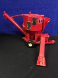 1/16th Ertl IH Grinder Mixer