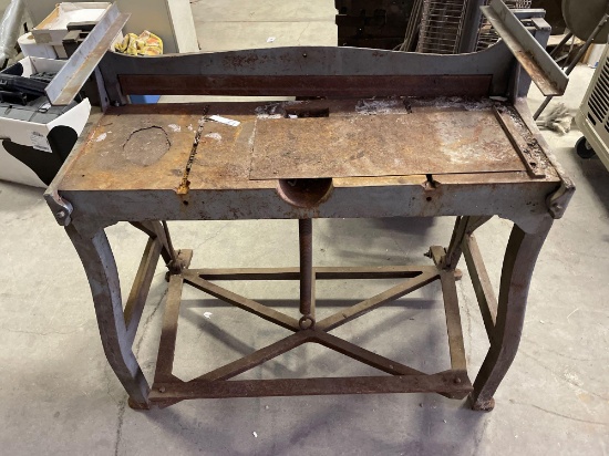 Sheer metal cutting table. Needs oiled up