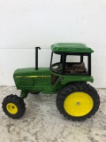 1/16th Ertl 1988 John Deere 2550 tractor