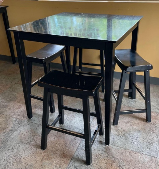Table with 4 bar stools