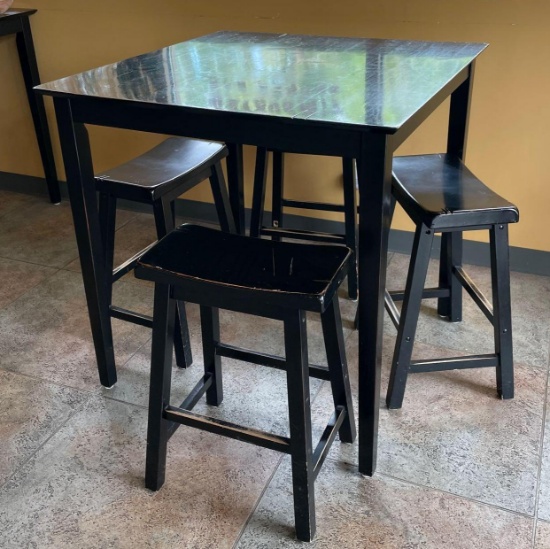 Table with 4 bar stools