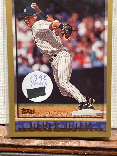 1998 and 99 Topps Yankees team cards including Derek Jeter
