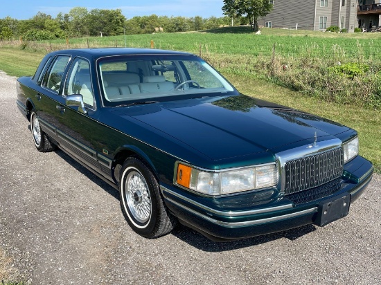 1993 Lincoln Town car Signature Series Jack Nicklaus V8 Overhead Cam 374xx Miles