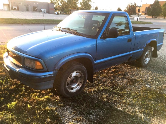 1994 GMC SONOMA 215k mikes stick shift, runs great, mechanical maintained