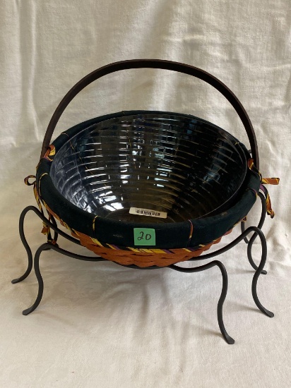 Large Autumn treats Basket and spider holder 2 x $