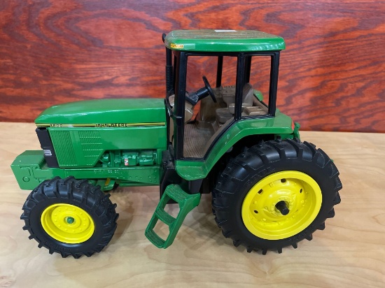 1/16th John Deere 7800 Tractor Employee Edition