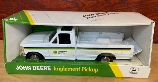 1/16th 1994 John Deere Implement Pickup