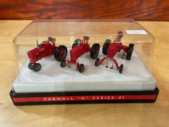 1/64th Ertl Farmall M Series Tractors no top lid