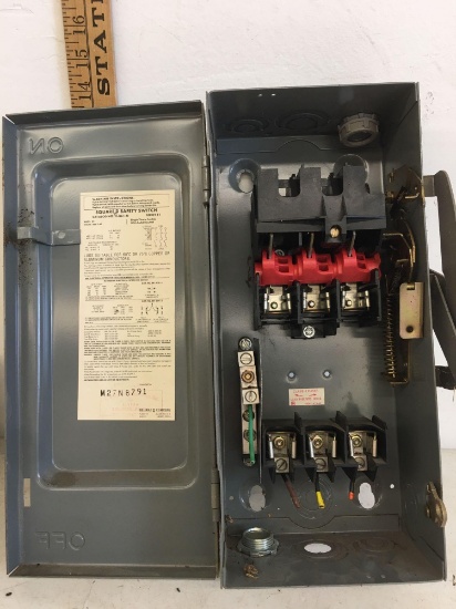 square d safety switch 30 amp. 3 ph 600 v.a.c.