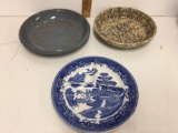 Shenago Blue Willow Grill Plates and Robinson Ransbottom Pottery RRP Blue Spongeware Pie Pan Dish