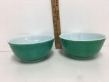Pyrex green bowl 2-1/2 quart
