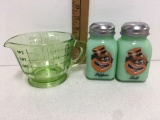 Coon -Chicken inn Salt And Pepper Shakers -Green Glass Vintage Logo Collectible