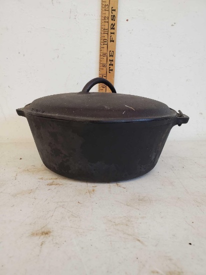 Cast Iron Dutch Oven pan