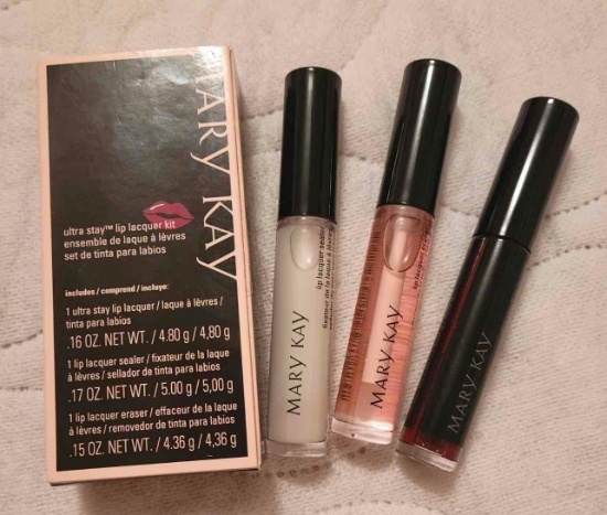 Mary Kay ultra stay lip lacquer kit, Plum Value: $39.00