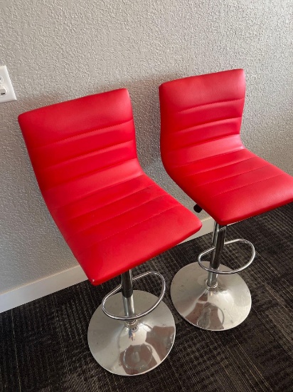 2 red bar stools, table with lamp and decor see pics