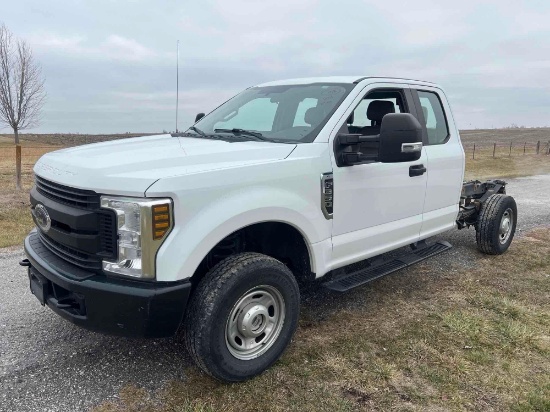 35228-2019 Ford F-350 XL 249k miles 4x4 extended cab. no box Runs and Drives