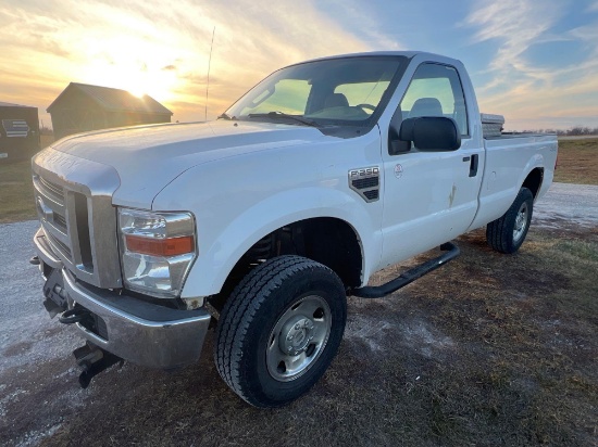62668-2008 Ford F-250 XLT 4x4 with 119k miles Tommy Gate and Plow mounts