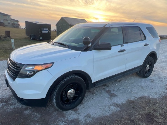 28479-2013 Ford Explorer AWD Police Interceptor 186k miles front tire goes down runs and drives