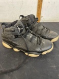 tennis shoes Jordan in good condition