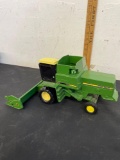 1/16th Ertl John Deere combine turbo