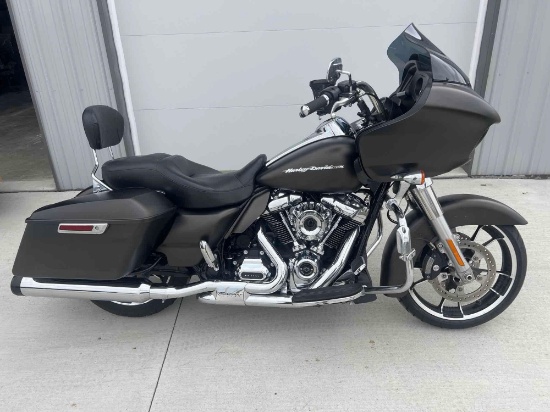 2020 Harley Davidson Road Glide with 9854 Miles see description