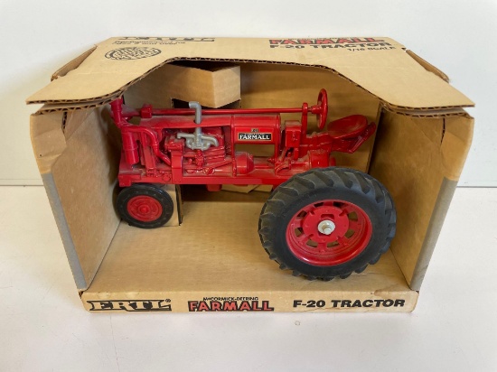 Farmall F-20 Tractor 1/16 scale