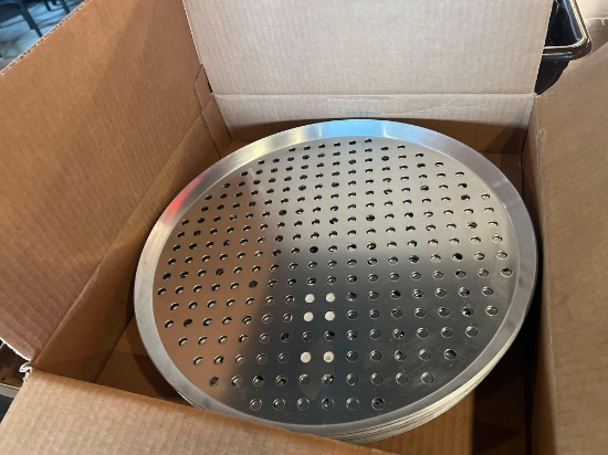 VOLLRATH brand new in box pizza pans - 12