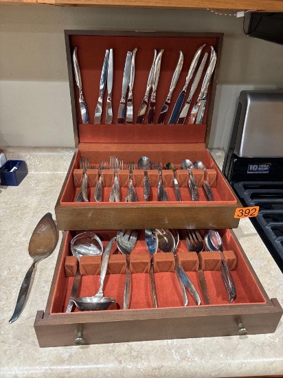 Vintage 1847 Rogers Bros. IS Flair Silverware Set