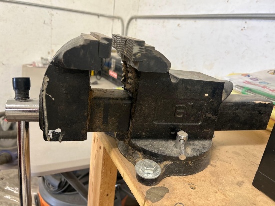6 Bench vise