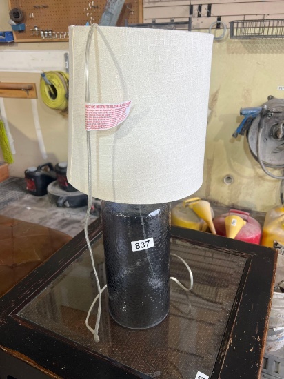 Glass base lamp
