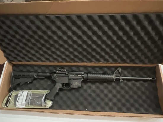 Smith & Wesson M&P 15 Sport 556 AR with clip