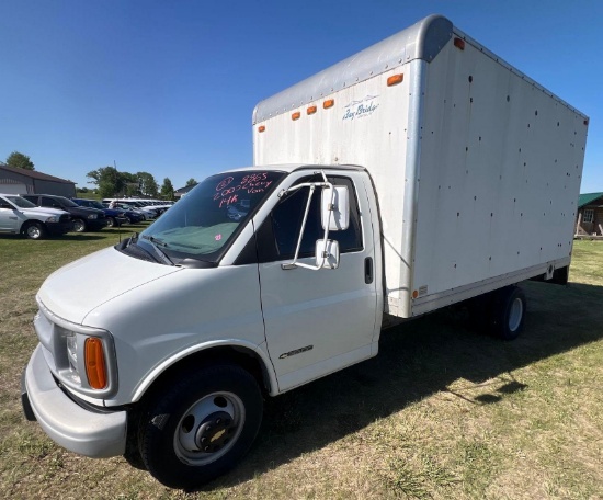 8865-2000 Chevy 3500 Box truck only 14k miles!