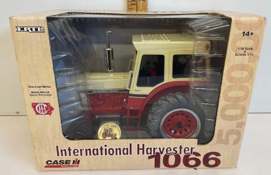 1/16th Ertl International Harvester 1066 IH member collectors