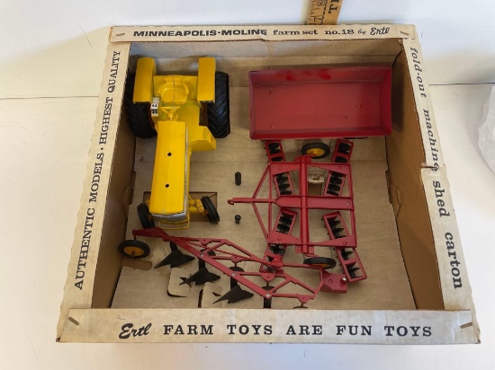 Rare Minneapolis-moline farm set no.18 by Ertl in original box