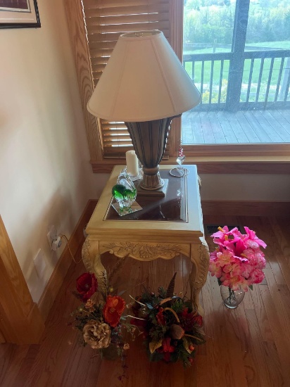 Decor and table