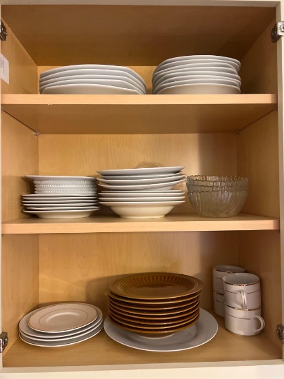 Plate and bowl cabinet