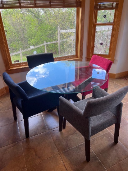 Lot of round table and 4 cushion chairs