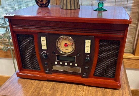 Vintage looking Victrola - works